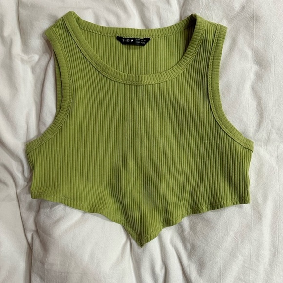 Ribbed v-detailed crop top​​​​​ - Picture 2 of 2